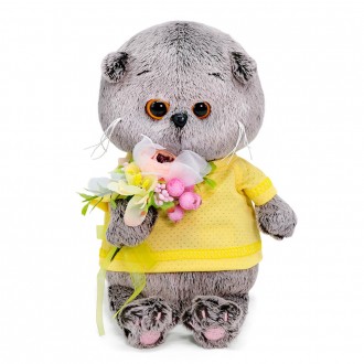 Басик Baby с букетом из цветов и ягод (20 cм)